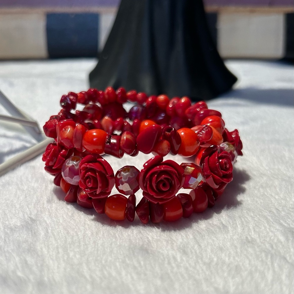 Stainless steel memory wire red glass beads bracelet
